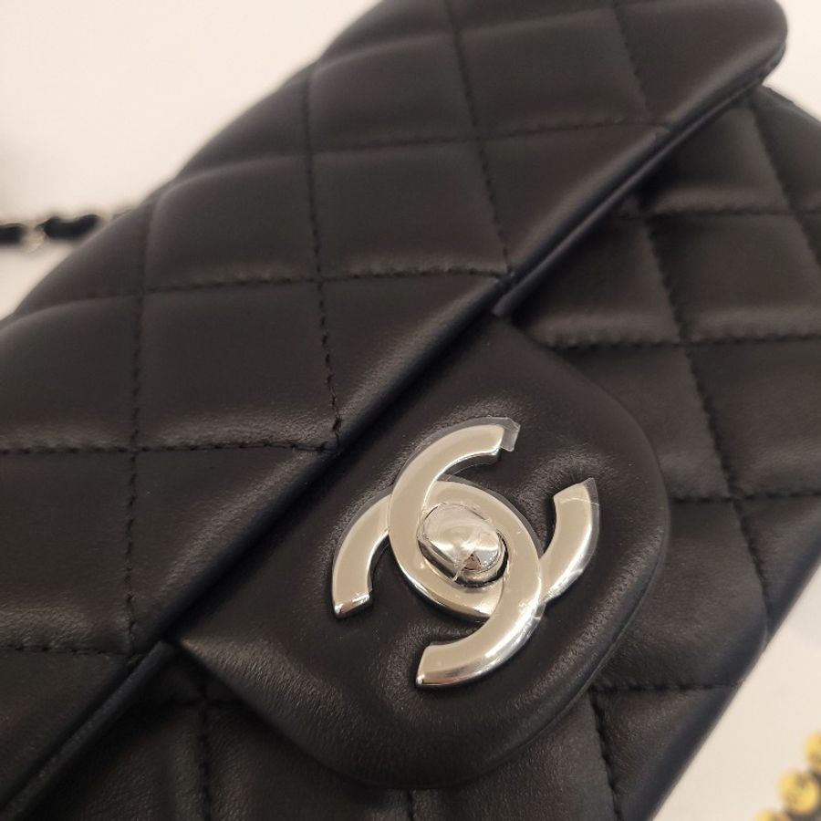 CHANEL MINI COCO菱格紋小羊皮肩背包(黑銀)-3