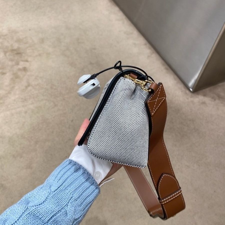 Burberry 80398691 Horseferry 印花帆布及皮革迷你斜背包 黑色/棕褐色【促銷品】-2