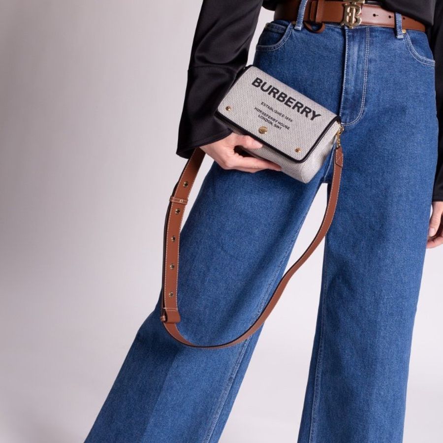 Burberry 80398691 Horseferry 印花帆布及皮革迷你斜背包 黑色/棕褐色【促銷品】-5