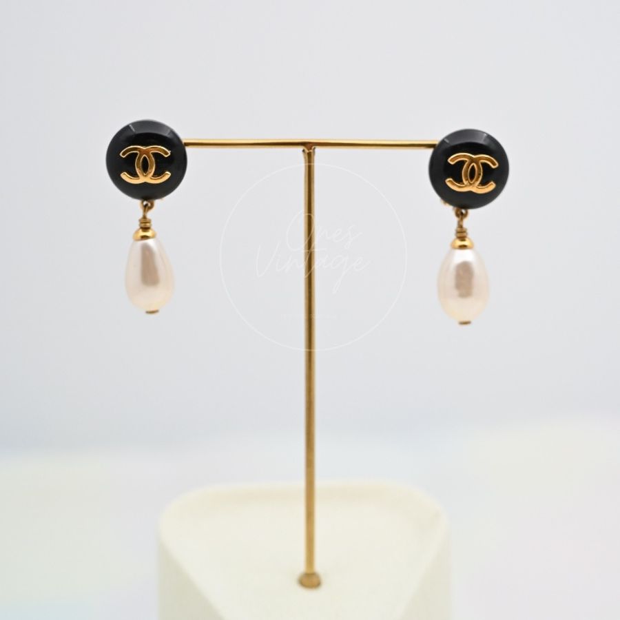 [Pre-owned] Chanel Teardrop Pearl CC Dangle Earrings-4