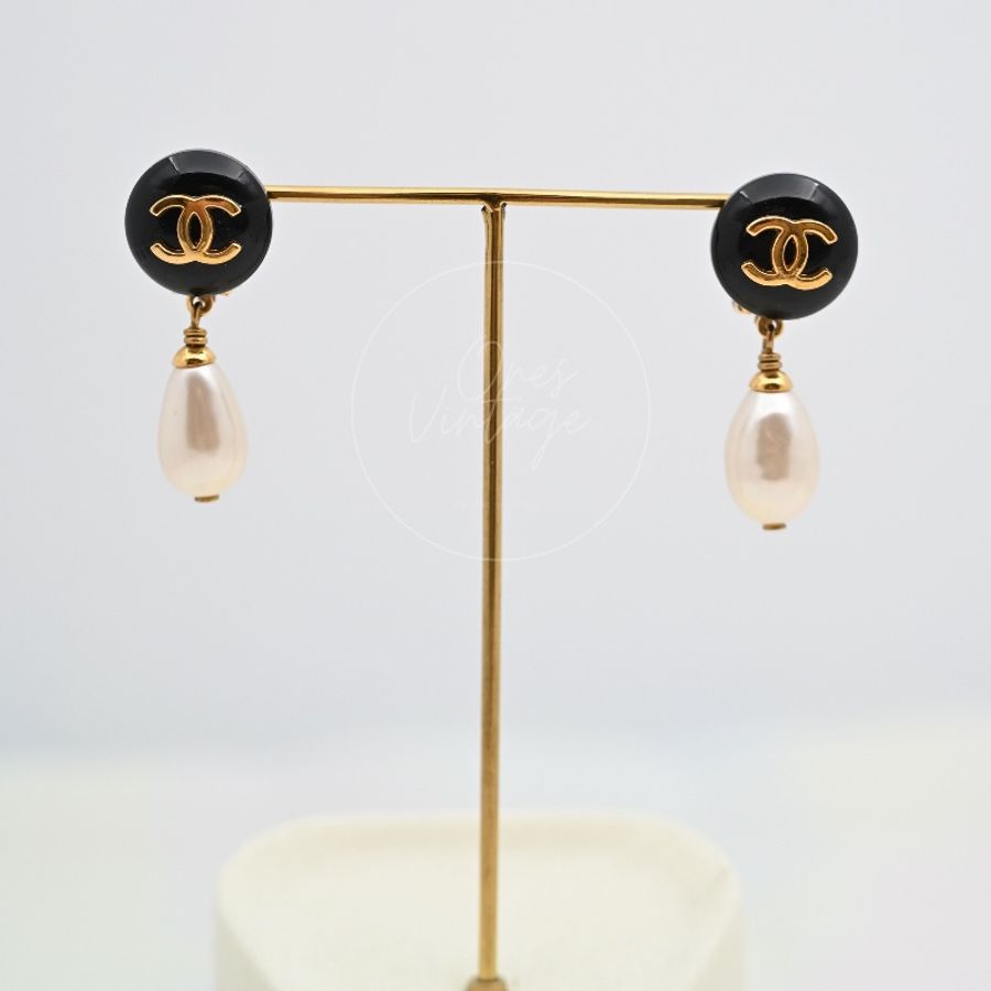 [Pre-owned] Chanel Teardrop Pearl CC Dangle Earrings-6