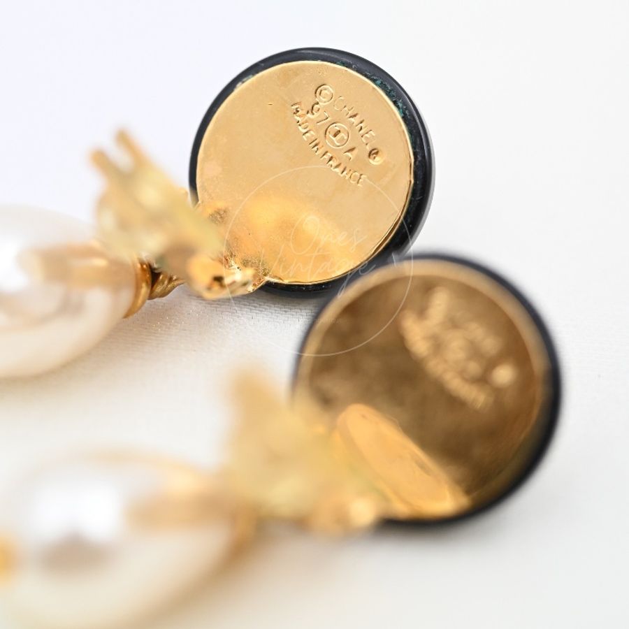 [Pre-owned] Chanel Teardrop Pearl CC Dangle Earrings-18