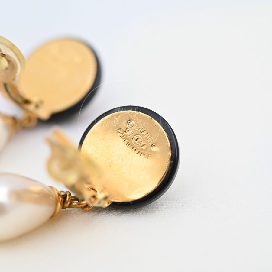 [Pre-owned] Chanel Teardrop Pearl CC Dangle Earrings-29