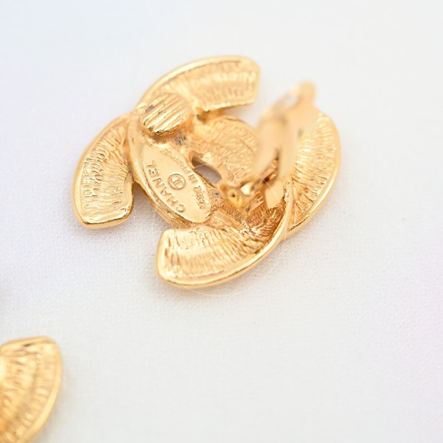 [Pre-owned] Chanel Vintage CC Earrings Clip-On Gold (Large)-16