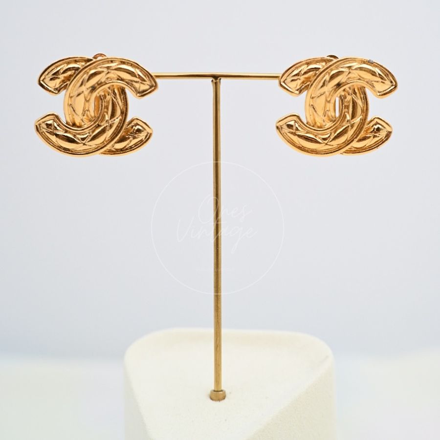 [Pre-owned] Chanel Vintage CC Earrings Clip-On Gold (Large)-21