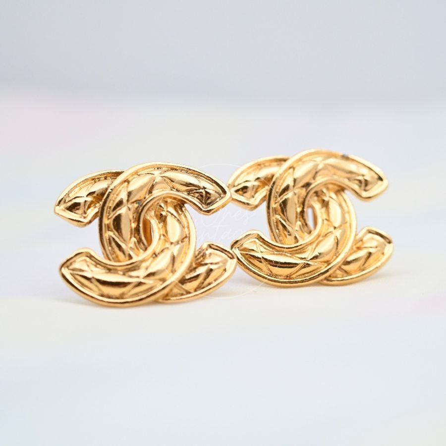 [Pre-owned] Chanel Vintage CC Earrings Clip-On Gold (Large)-23