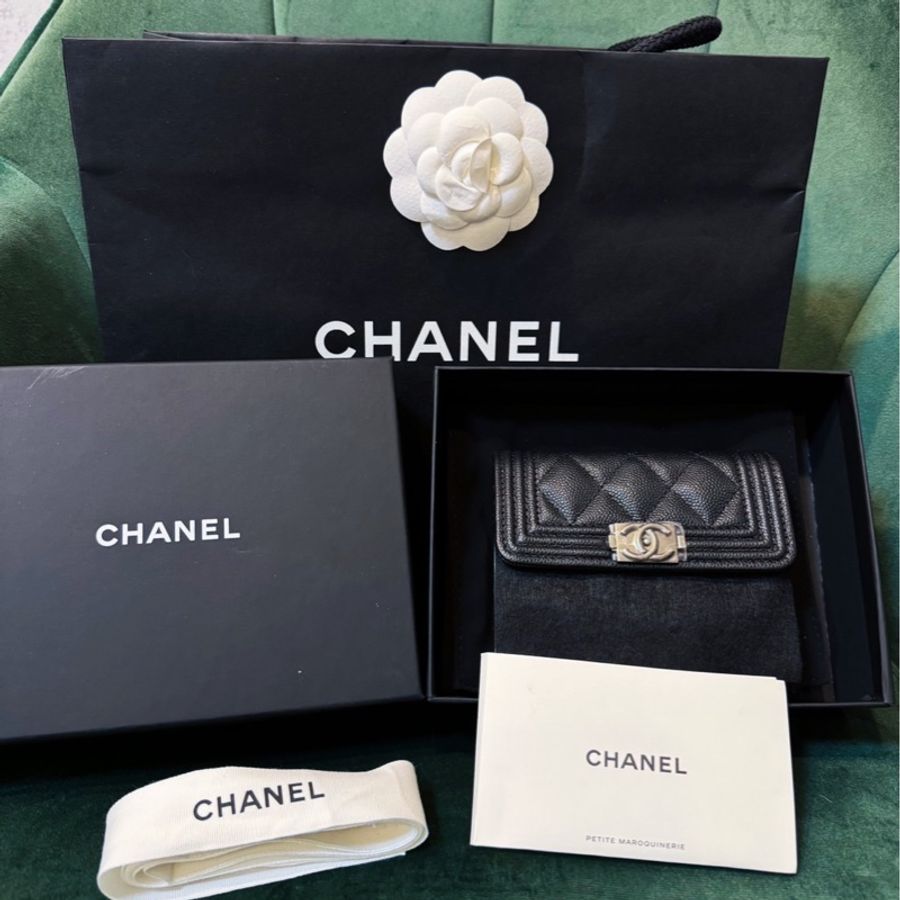 全新CHANEL BOY 荔枝牛皮銀扣 卡包 錢包-0