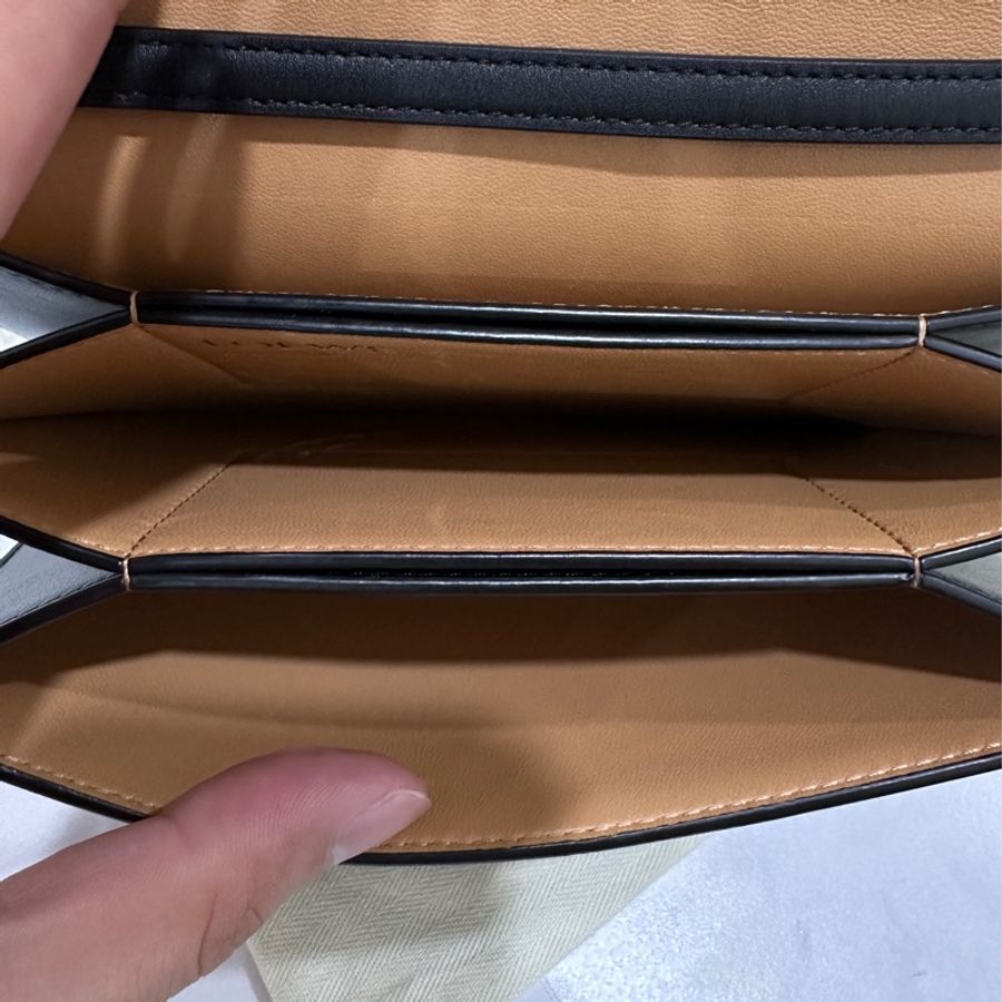 LOEWE GOYA 黑色斜背包-8