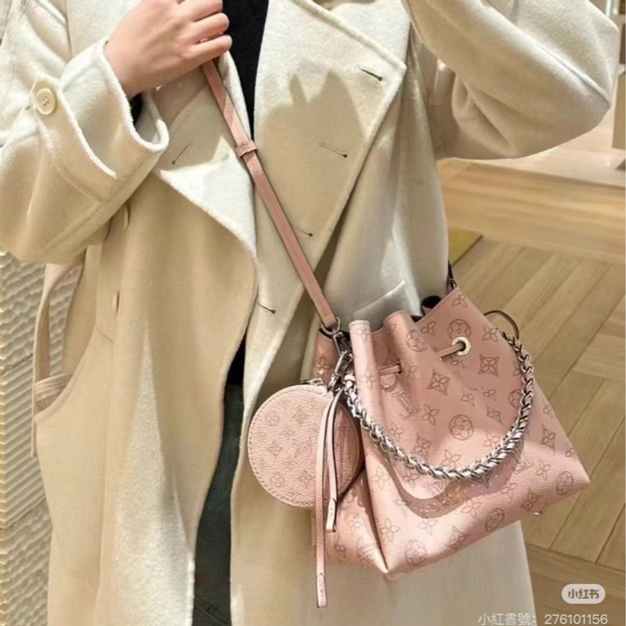 LV 小牛皮鏤空雕花水桶袋 柔美粉-3