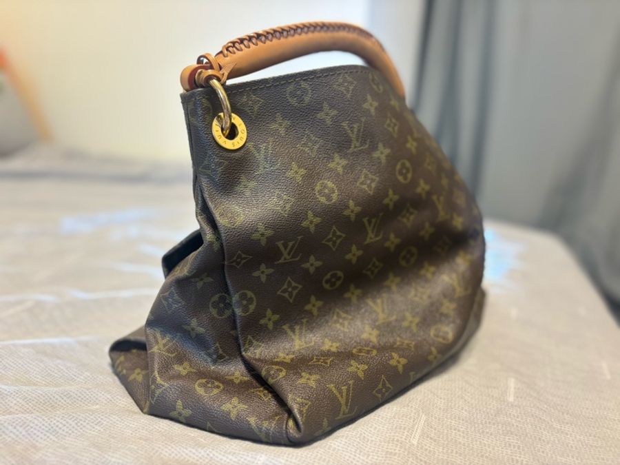 Louis Vuitton  #LV-2