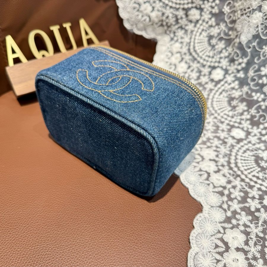 絕版稀有品‼️Chanel Mini Denim Vanity Case 香奈兒迷你丹寧牛仔化妝包盒子-3
