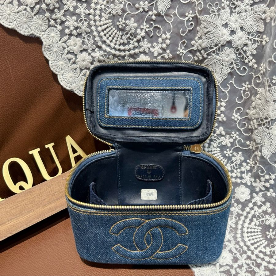 絕版稀有品‼️Chanel Mini Denim Vanity Case 香奈兒迷你丹寧牛仔化妝包盒子-4