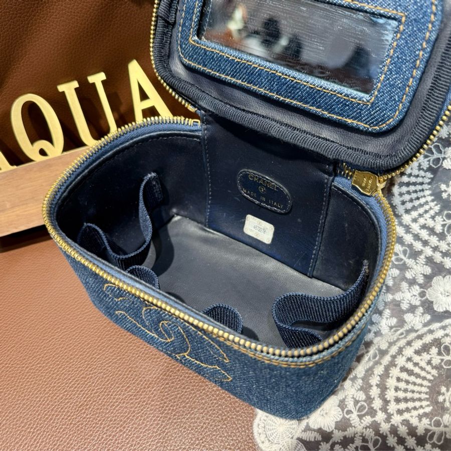 絕版稀有品‼️Chanel Mini Denim Vanity Case 香奈兒迷你丹寧牛仔化妝包盒子-17