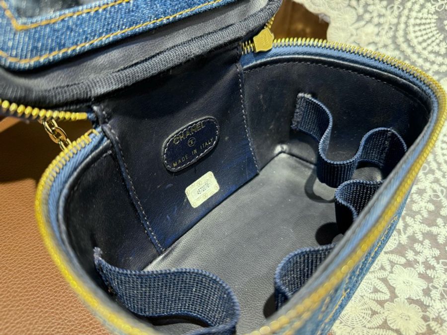 絕版稀有品‼️Chanel Mini Denim Vanity Case 香奈兒迷你丹寧牛仔化妝包盒子-19