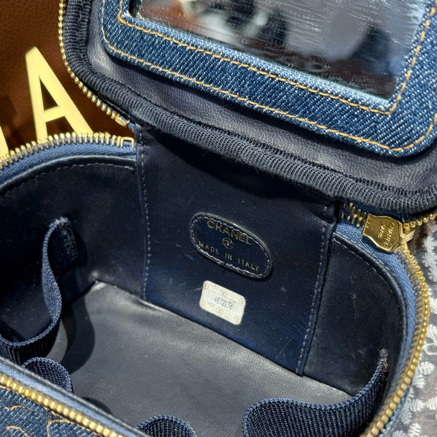 絕版稀有品‼️Chanel Mini Denim Vanity Case 香奈兒迷你丹寧牛仔化妝包盒子-21