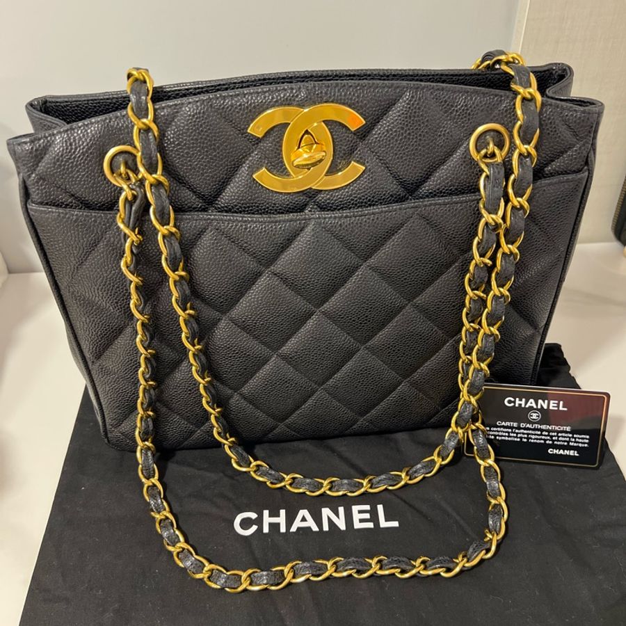 🔥🔥🔥100% Authentic Chanel 黑色荔枝皮配金釦肩背包-1