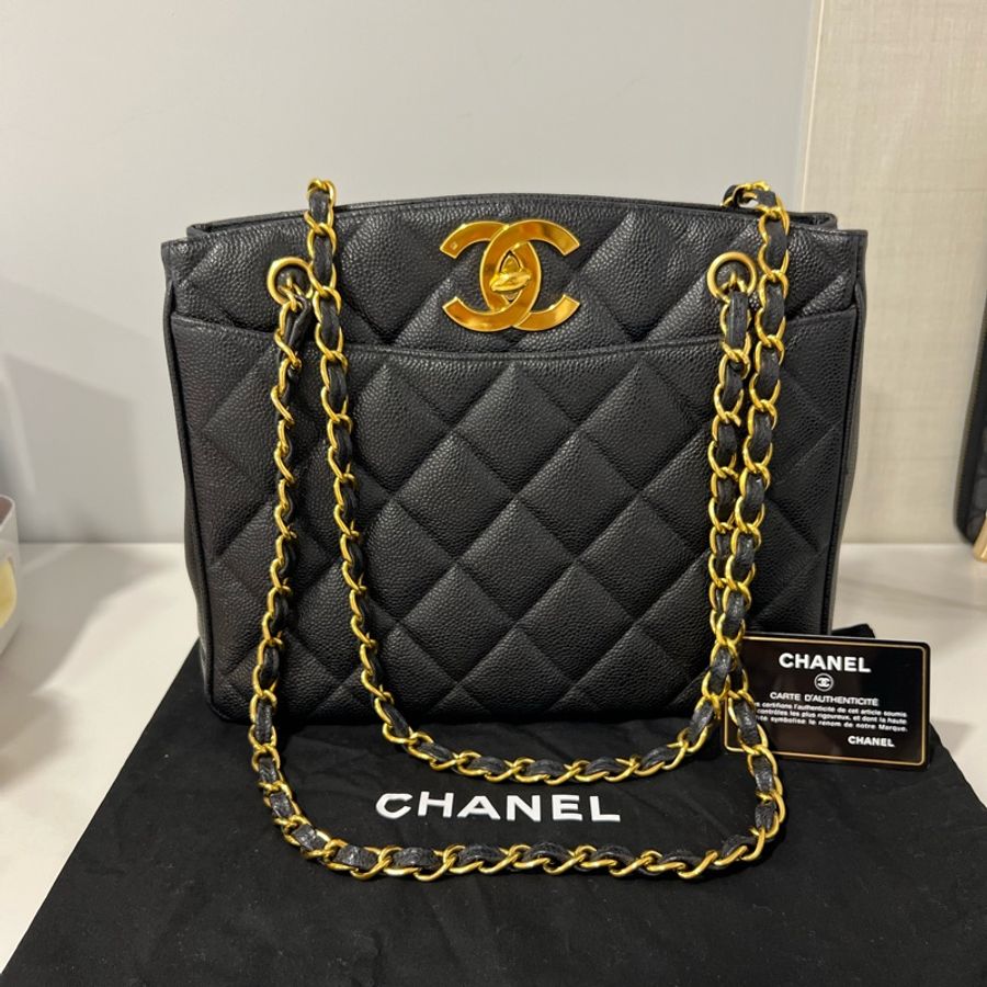 🔥🔥🔥100% Authentic Chanel 黑色荔枝皮配金釦肩背包-0