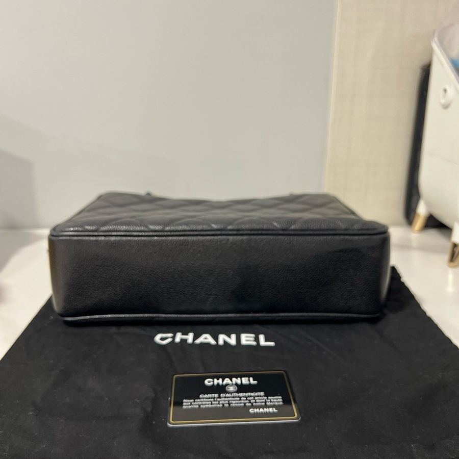 🔥🔥🔥100% Authentic Chanel 黑色荔枝皮配金釦肩背包-11
