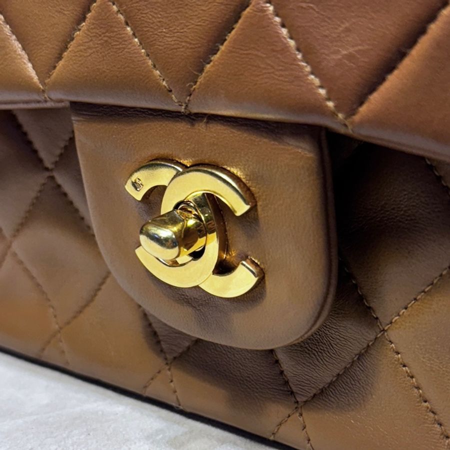 CHANEL Vintage CF 古董焦糖口蓋包📻24K金棕2開老香-14