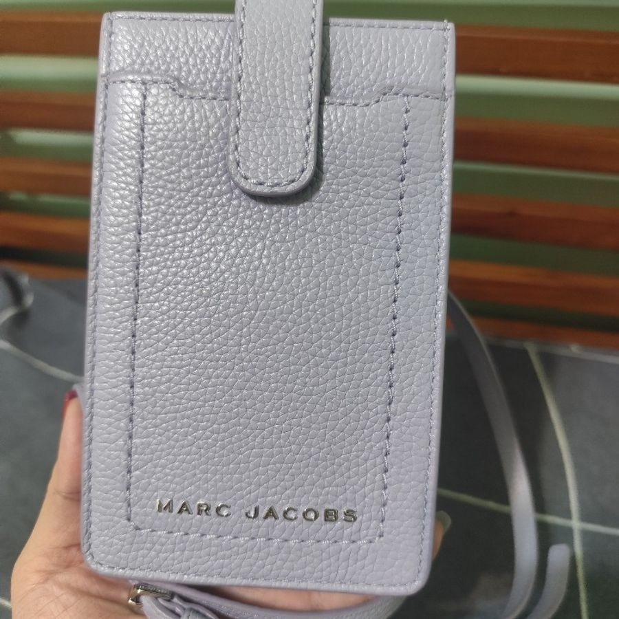 MJ Marc Jacobs 金屬LOGO釦式斜背卡片手機包 薰衣草紫 全新(年末限時特價1/1止)-4