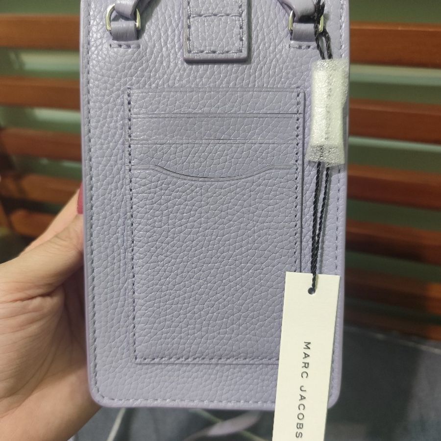 MJ Marc Jacobs 金屬LOGO釦式斜背卡片手機包 薰衣草紫 全新(年末限時特價1/1止)-5