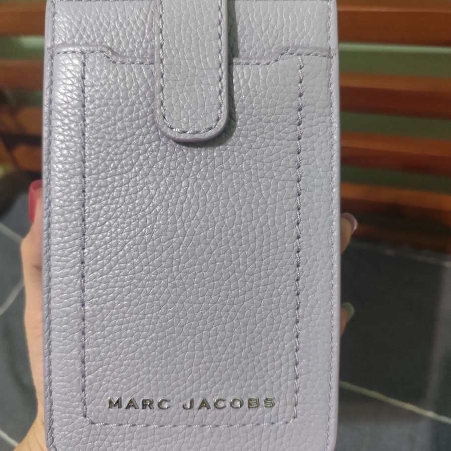 MJ Marc Jacobs 金屬LOGO釦式斜背卡片手機包 薰衣草紫 全新(年末限時特價1/1止)-12