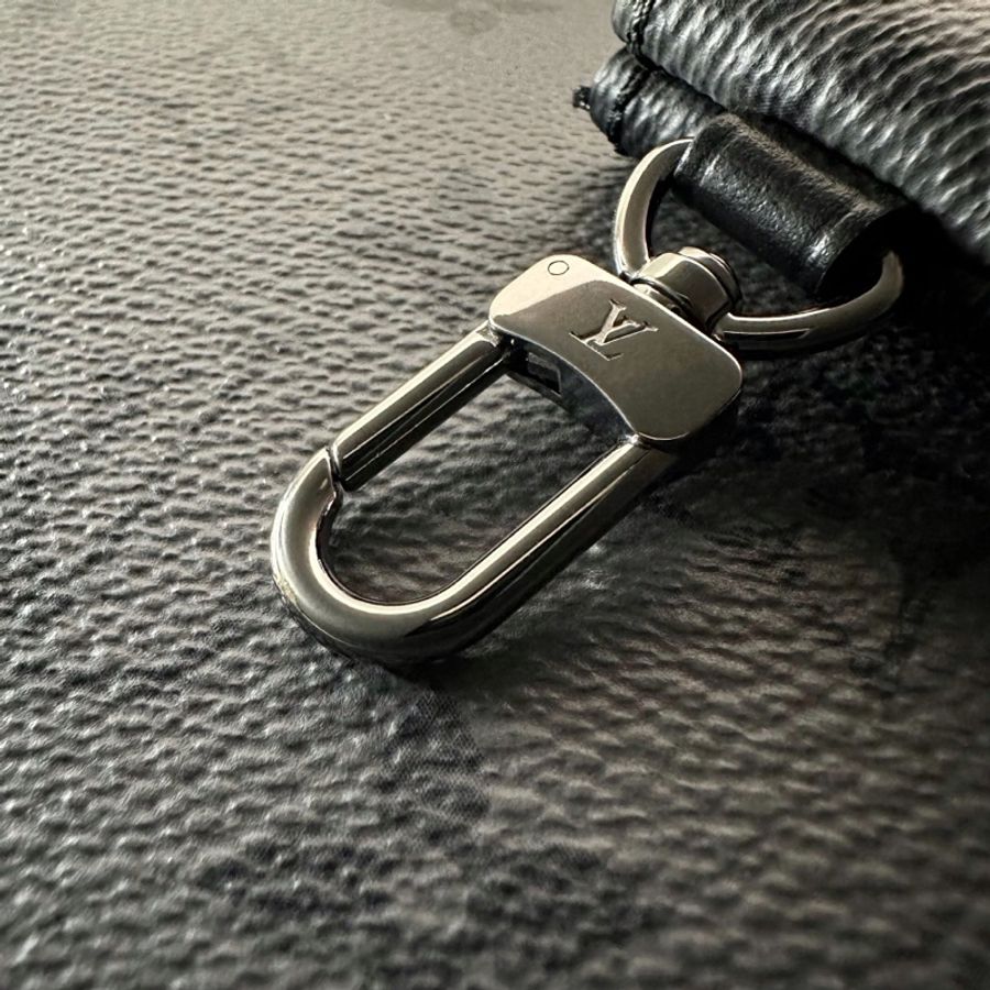 【全新全配/序號】Louis Vuitton 路易威登 LV 三合一郵差包 Trio 斜背包 黑武士 灰色/黑色 M69443-4