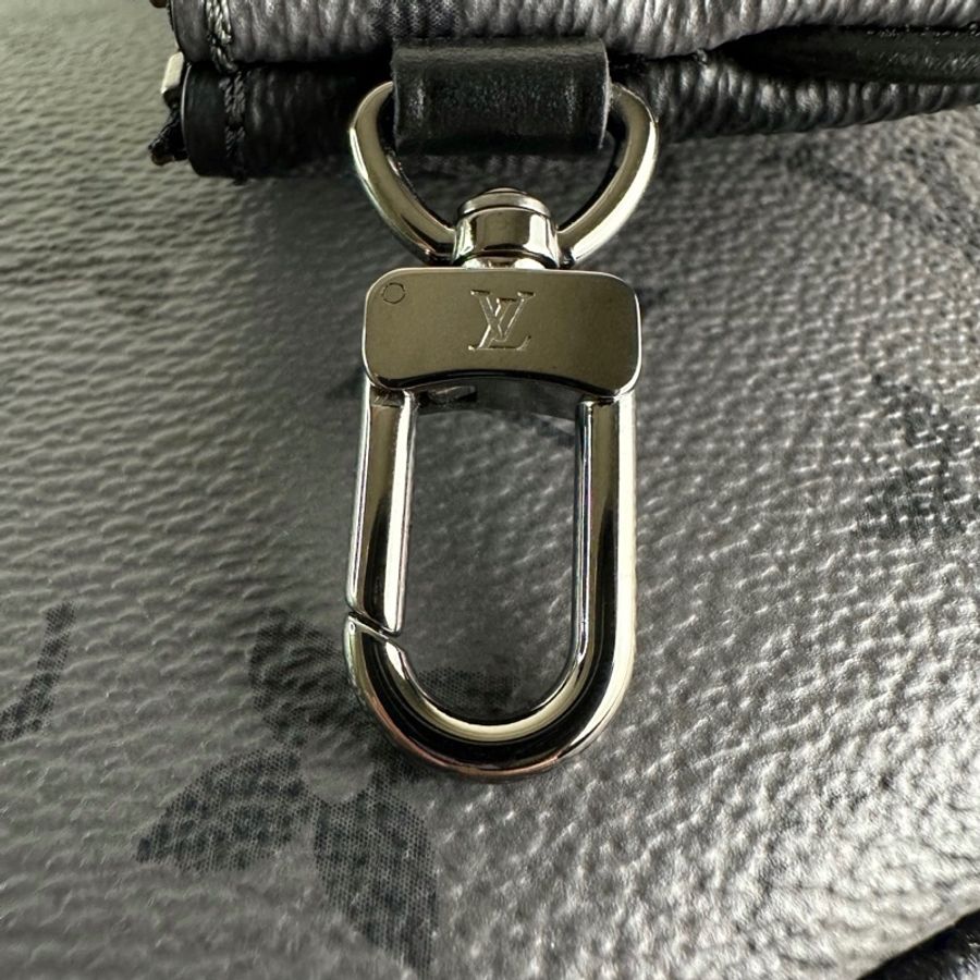 【全新全配/序號】Louis Vuitton 路易威登 LV 三合一郵差包 Trio 斜背包 黑武士 灰色/黑色 M69443-5