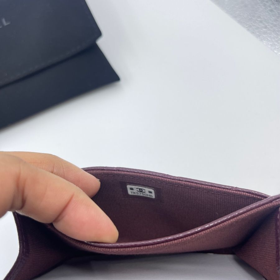 CHANEL香奈兒 O-PORTE CARTES 經典卡夾荔枝皮牛皮雙層零錢包 深紫紅色 2024限定色 稀有色-10