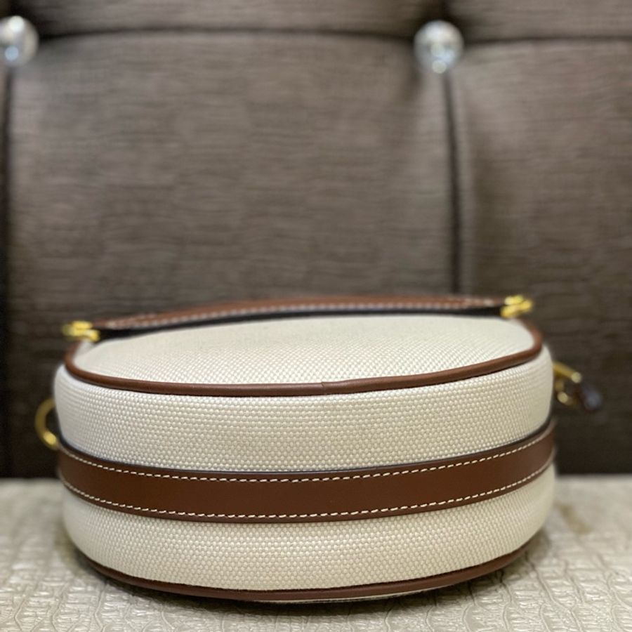 Burberry 咖牛皮拚米帆布金釦圓餅斜背包-4