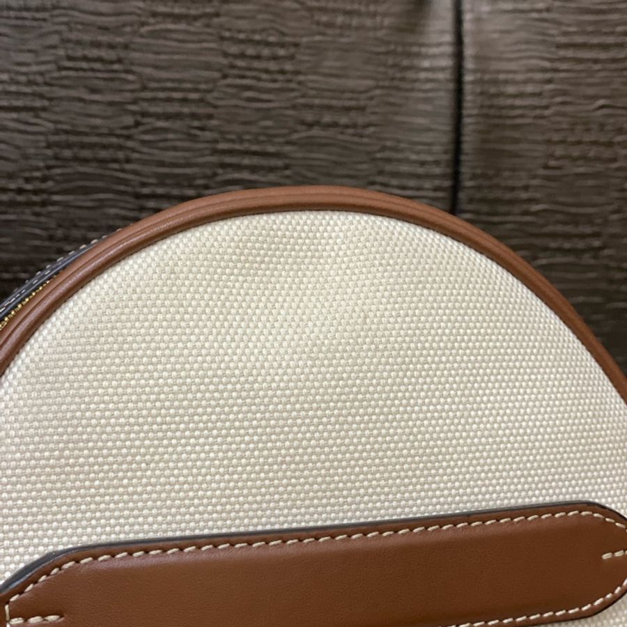 Burberry 咖牛皮拚米帆布金釦圓餅斜背包-5