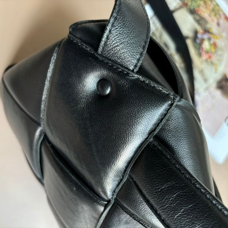 ::BOTTEGA VENETA:: BV 黑色 Padded Top Handle 大編織手提斜背包-11