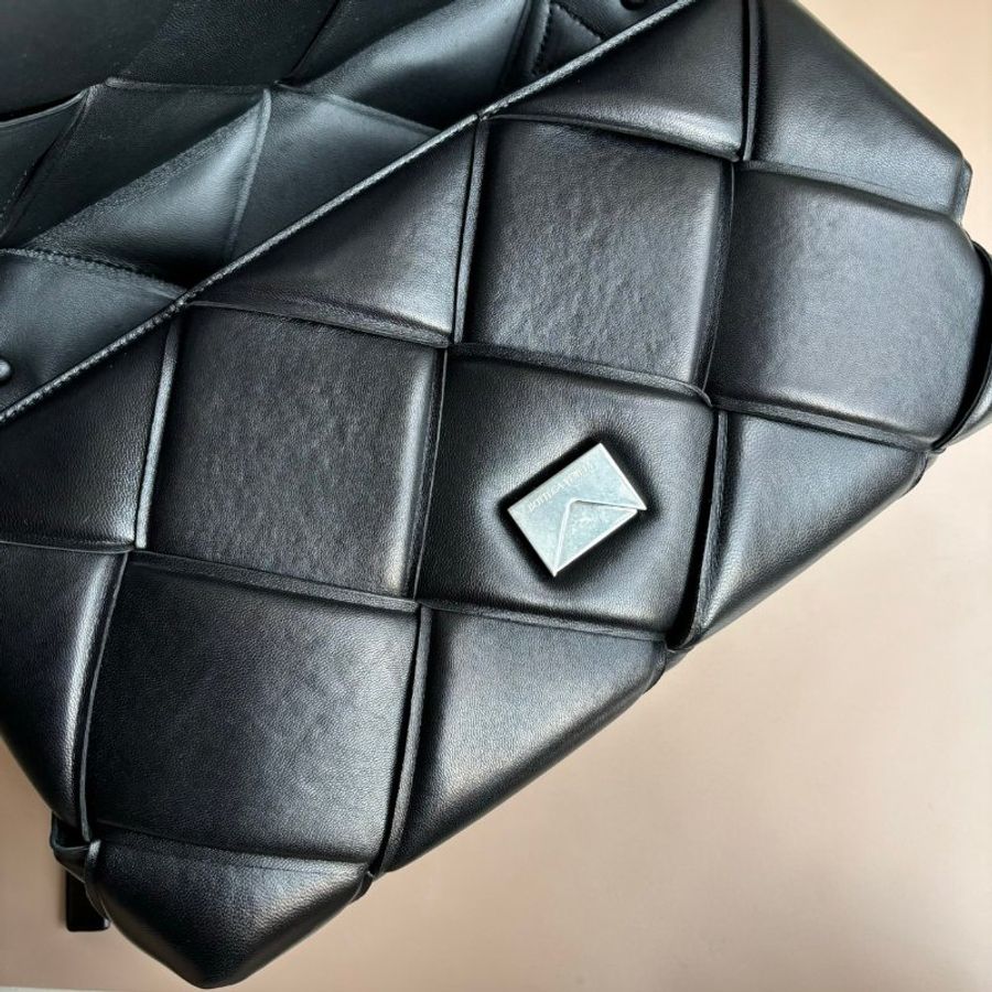 ::BOTTEGA VENETA:: BV 黑色 Padded Top Handle 大編織手提斜背包-14