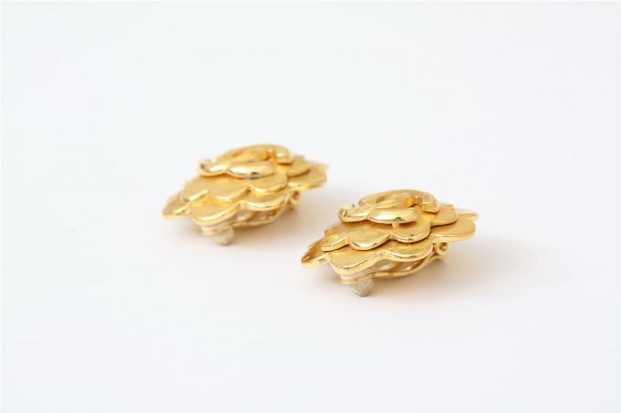 CHANEL(香奈兒) 中古 金色花卉耳夾-1
