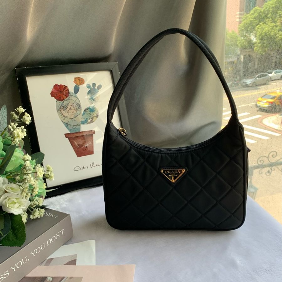 PRADA 金色三角牌Logo 菱格紋尼龍迷你手提包(黑色)-0