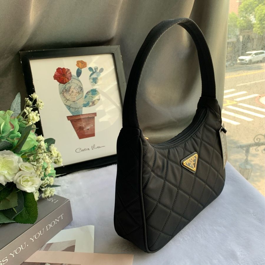 PRADA 金色三角牌Logo 菱格紋尼龍迷你手提包(黑色)-1