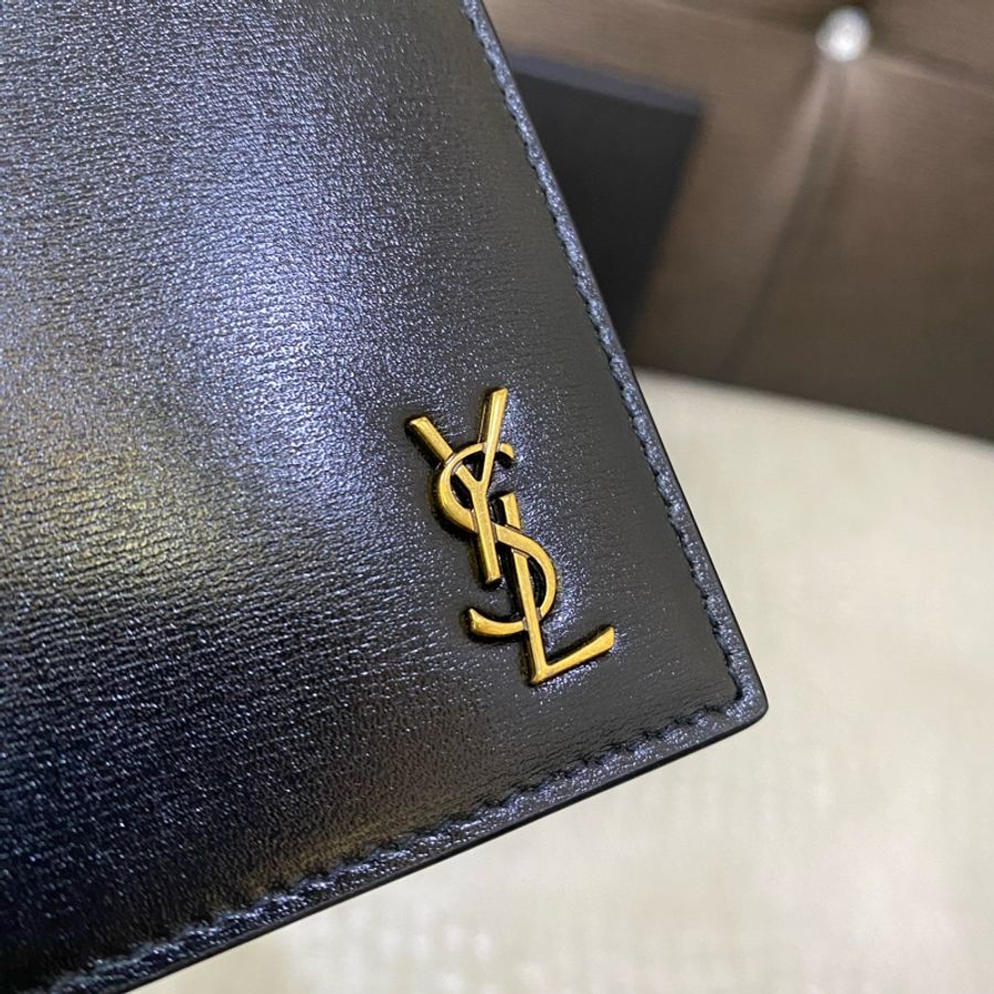 YSL 黑亮面牛皮金釦內8卡對開短夾-3