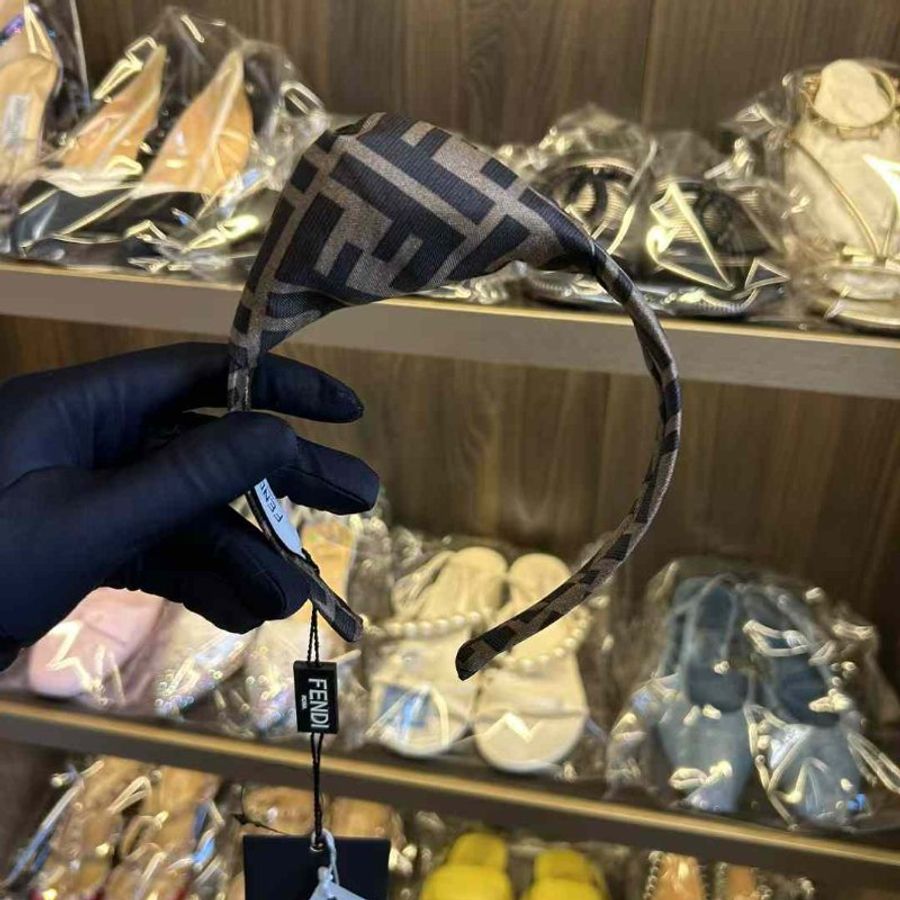 FENDI髮箍  全新 經典老花-2