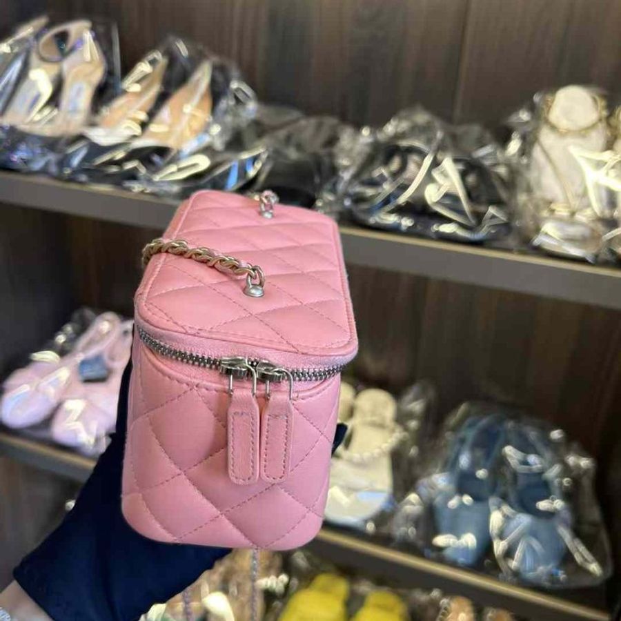 CHANEL 23c金球長盒子 沒背幾次 有盒子  內有化妝鏡-3