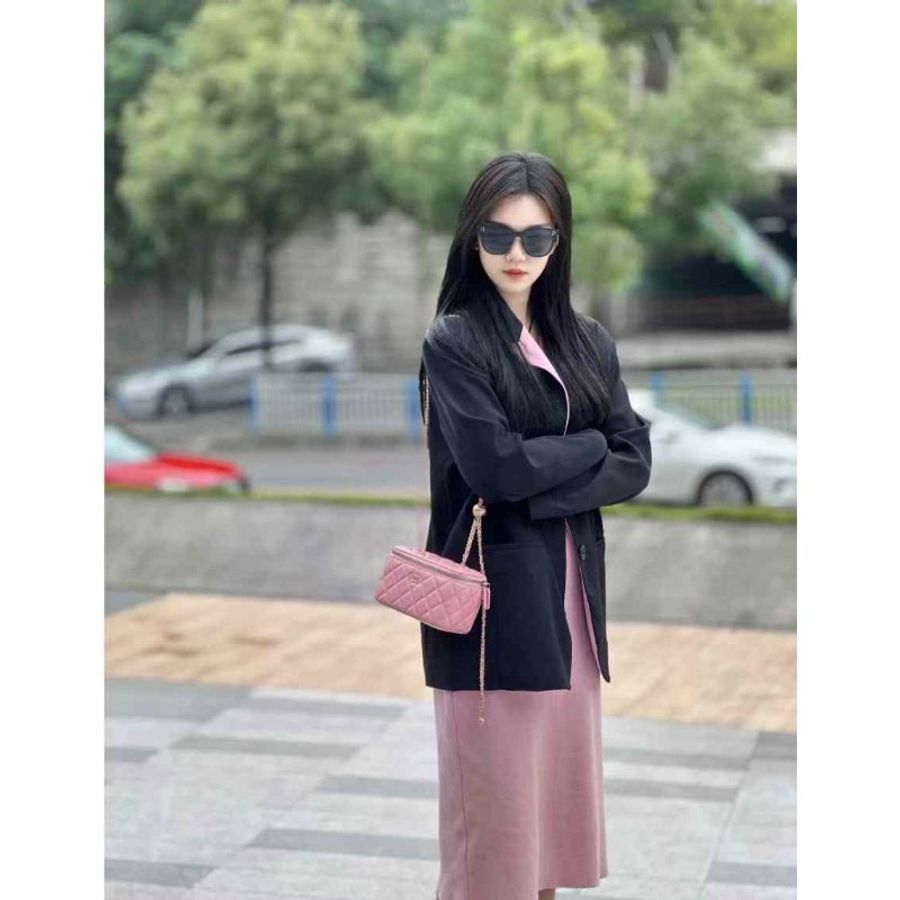 CHANEL 23c金球長盒子 沒背幾次 有盒子  內有化妝鏡-4