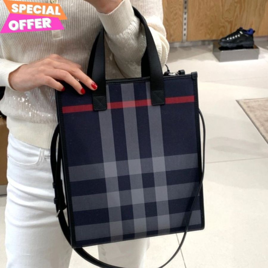🧧新年特價活動🧧Burberry 80840591 男款 Book Tote 藍色格紋帆布皮飾托特包 附可拆長肩帶-0