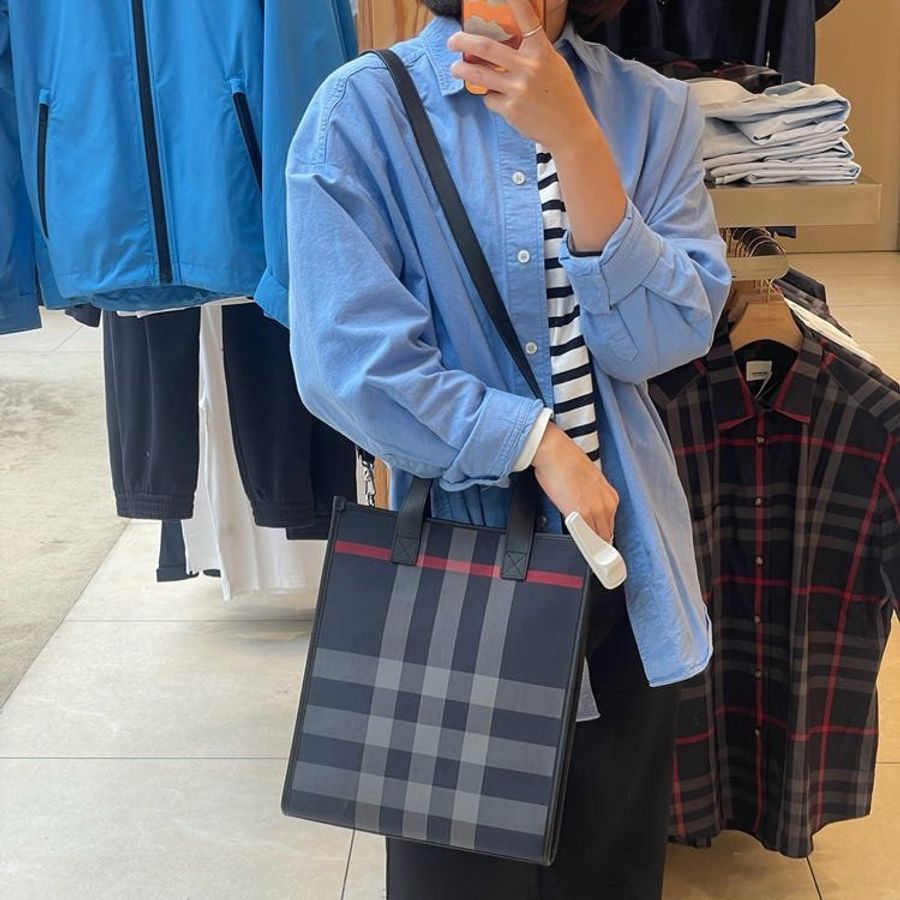🧧新年特價活動🧧Burberry 80840591 男款 Book Tote 藍色格紋帆布皮飾托特包 附可拆長肩帶-2