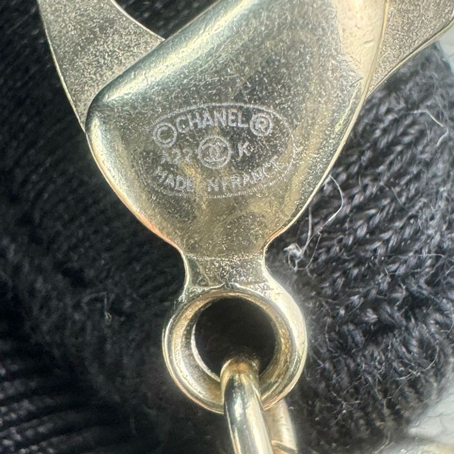 香奈兒CHANEL 白色琺瑯雙C骰子吊墜穿皮項鍊-6