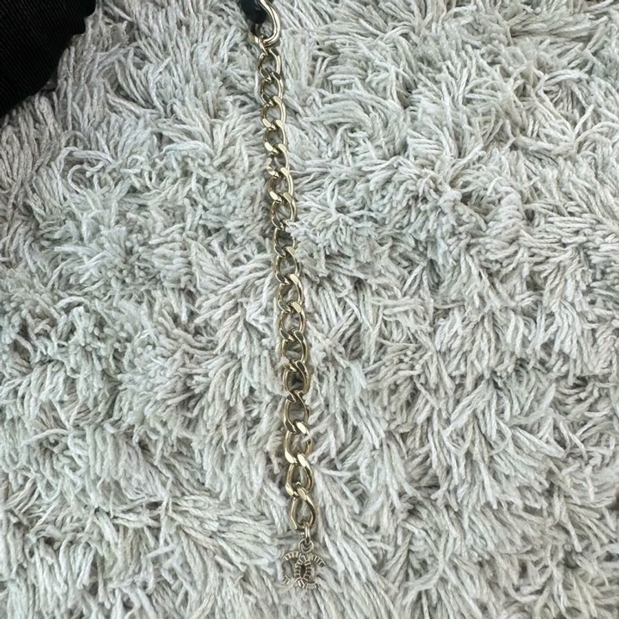 香奈兒CHANEL 白色琺瑯雙C骰子吊墜穿皮項鍊-15