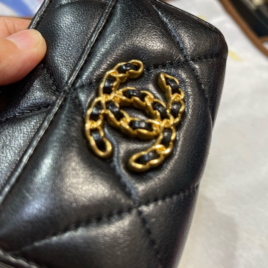 Chanel 19黑金羊皮三折短夾-13