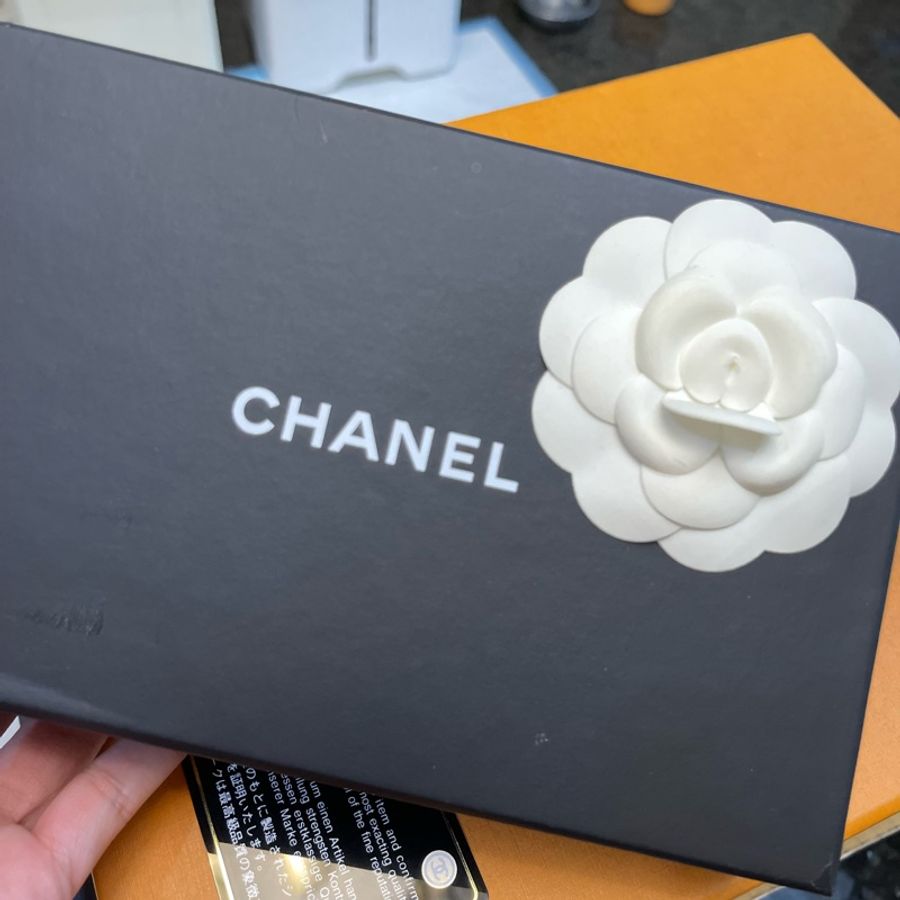 Chanel 19黑金羊皮三折短夾-15