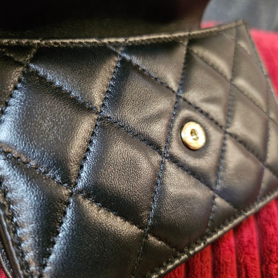 CHANEL 21K 小公文包|黑金羊皮 mini top handle|手提斜背兩用-30