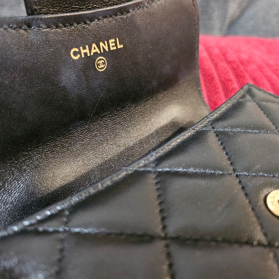 CHANEL 21K 小公文包|黑金羊皮 mini top handle|手提斜背兩用-31