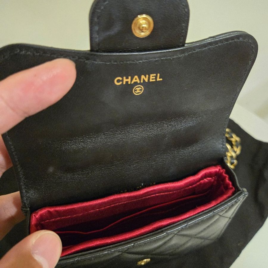 CHANEL 21K 小公文包|黑金羊皮 mini top handle|手提斜背兩用-39
