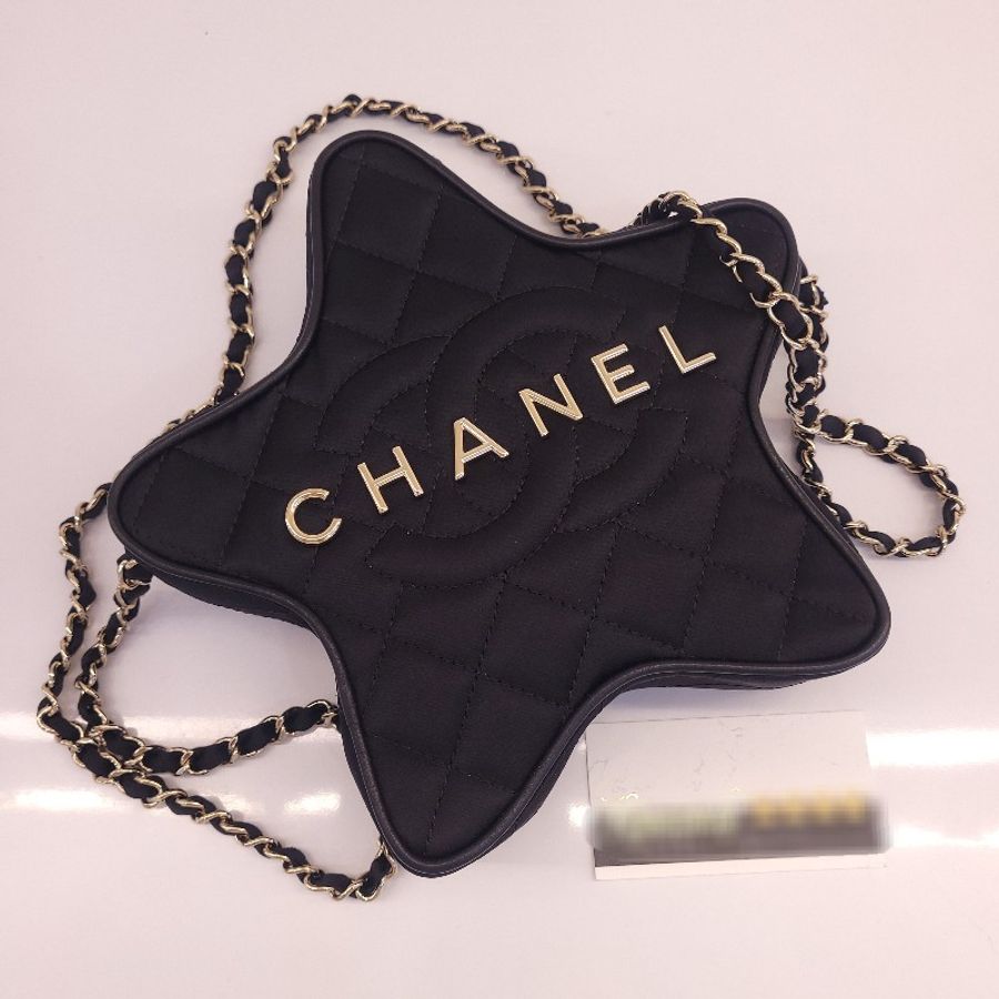 chanel 秀款 菱格紋緞面星星斜背包 (黑金)-4